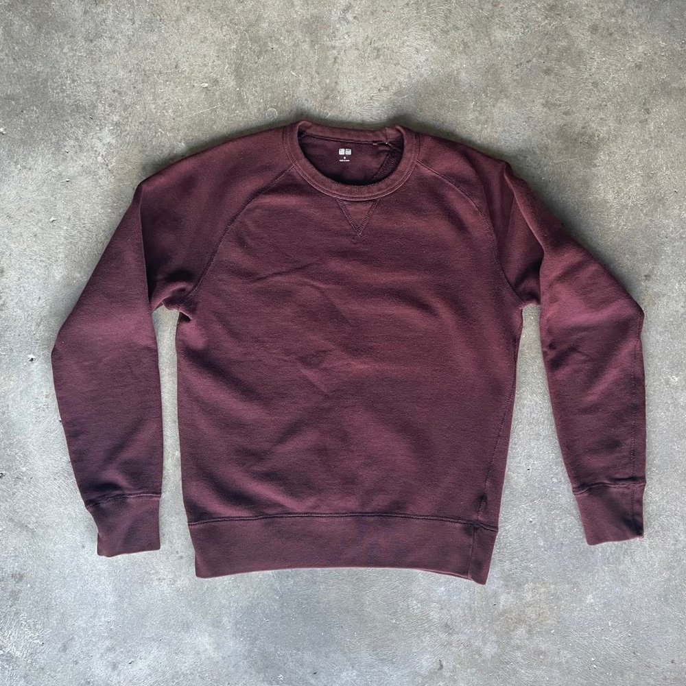 Men's Unisex Uniqlo crewneck sweatshirt, size medium, burgundy